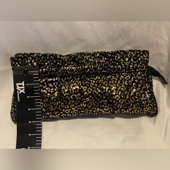 Shiny Gold and Black ruffled leopard clutch - Picture 4 of 5